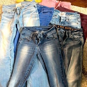 15 pairs of jeans. Like new condition. All sizes 8/28.